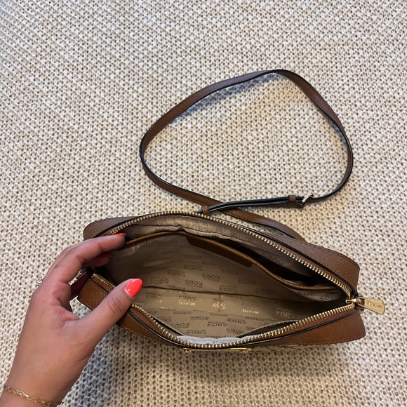 Michael Kors purse in great condition - Picture 10 of 11